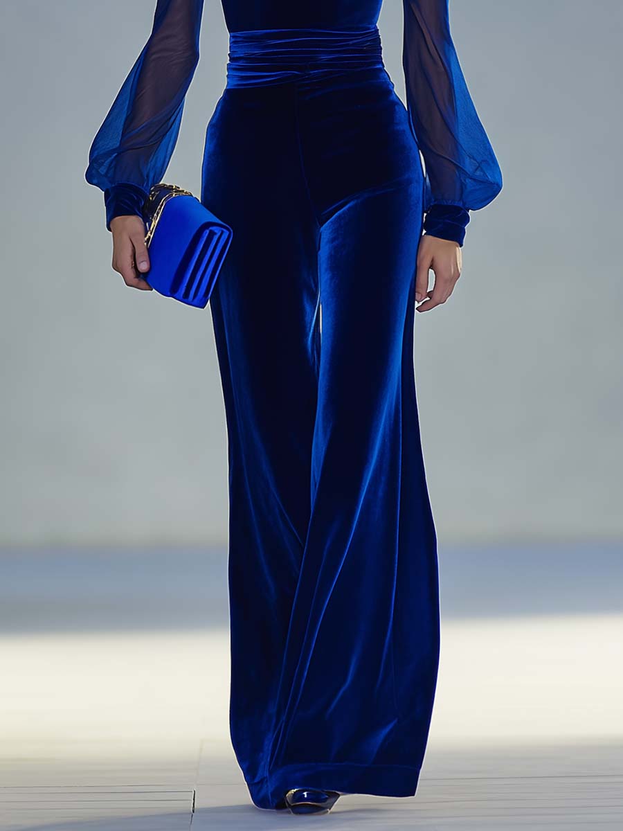 Chándal Elegante de Terciopelo Azul Rey con Escote en V y Detalles en Mesh