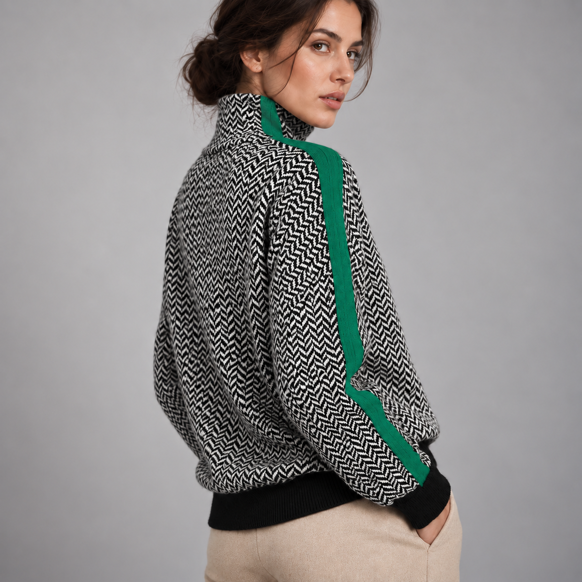 Malou | Suéter Oversize de Cuello Alto con Rayas Contrastantes Impactantes