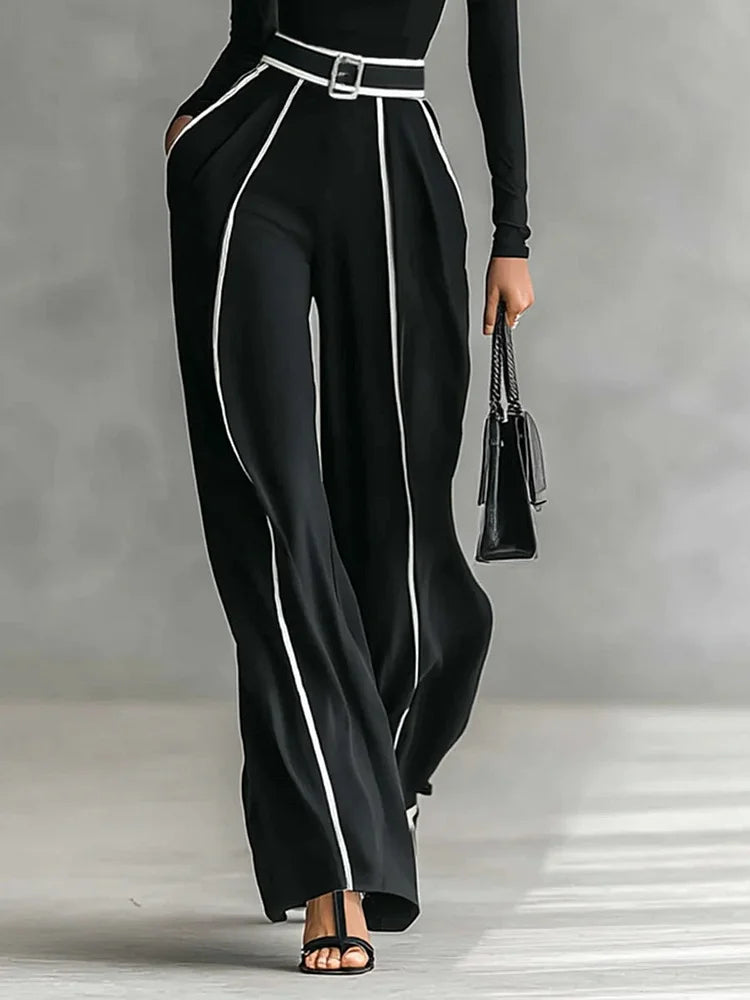 Conjunto de top de manga larga con cuello alto y ribete blanco, pantalones de pierna ancha y cinturón